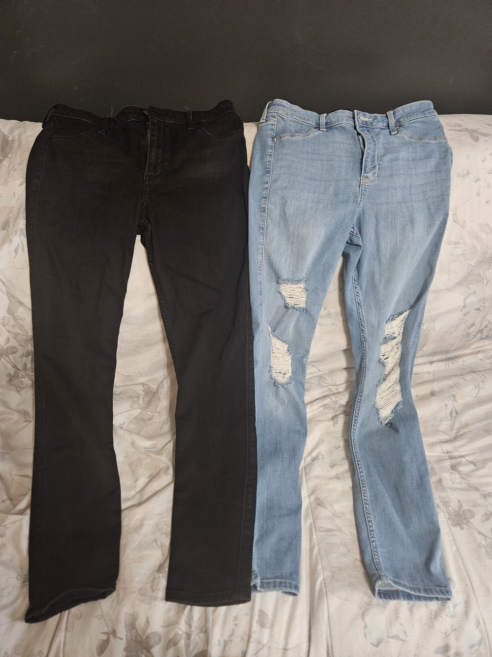 Hollister Skinny Jeans Duo - Black & Light Blue Distressed